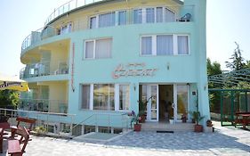 Семеен Хотел Корал